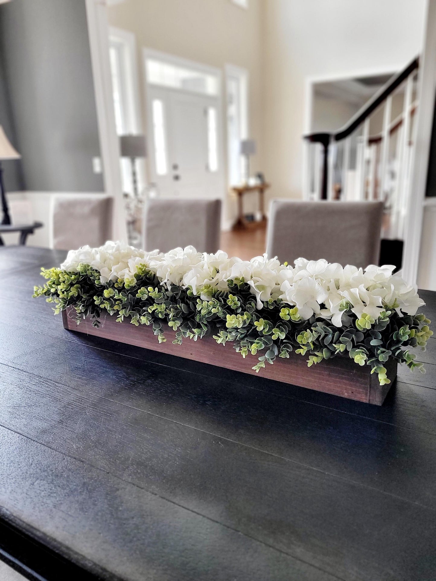 Hydrangea Centerpiece – Neutral Farmhouse Style in Wooden Box