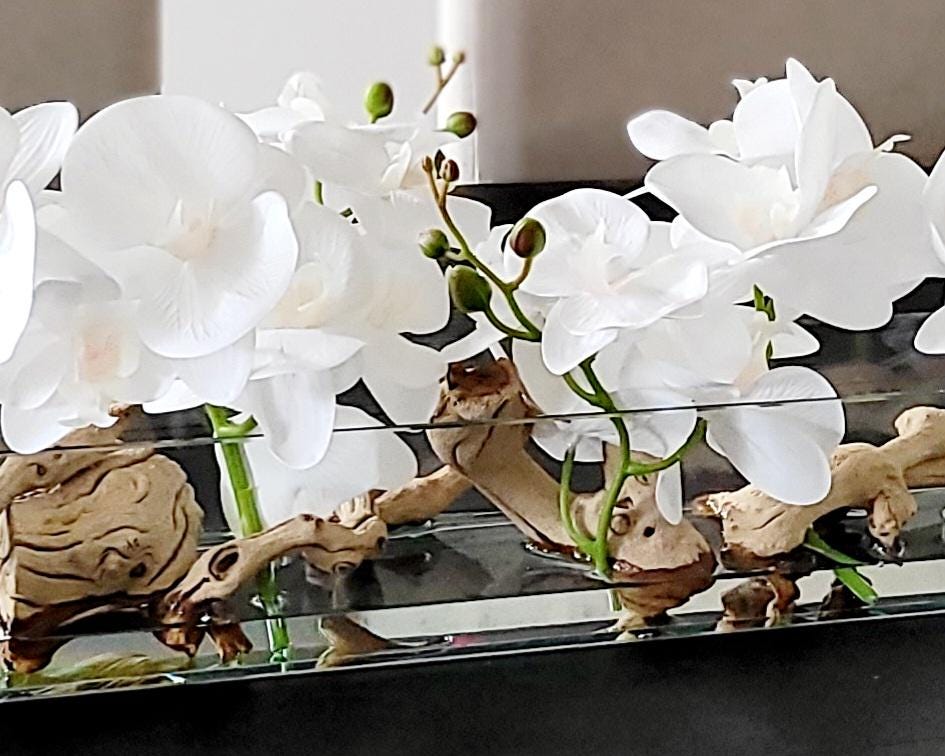 Orchid Centerpiece – Maintenancefree Silk Flowers in Elegant Glass Vase with Driftwood
