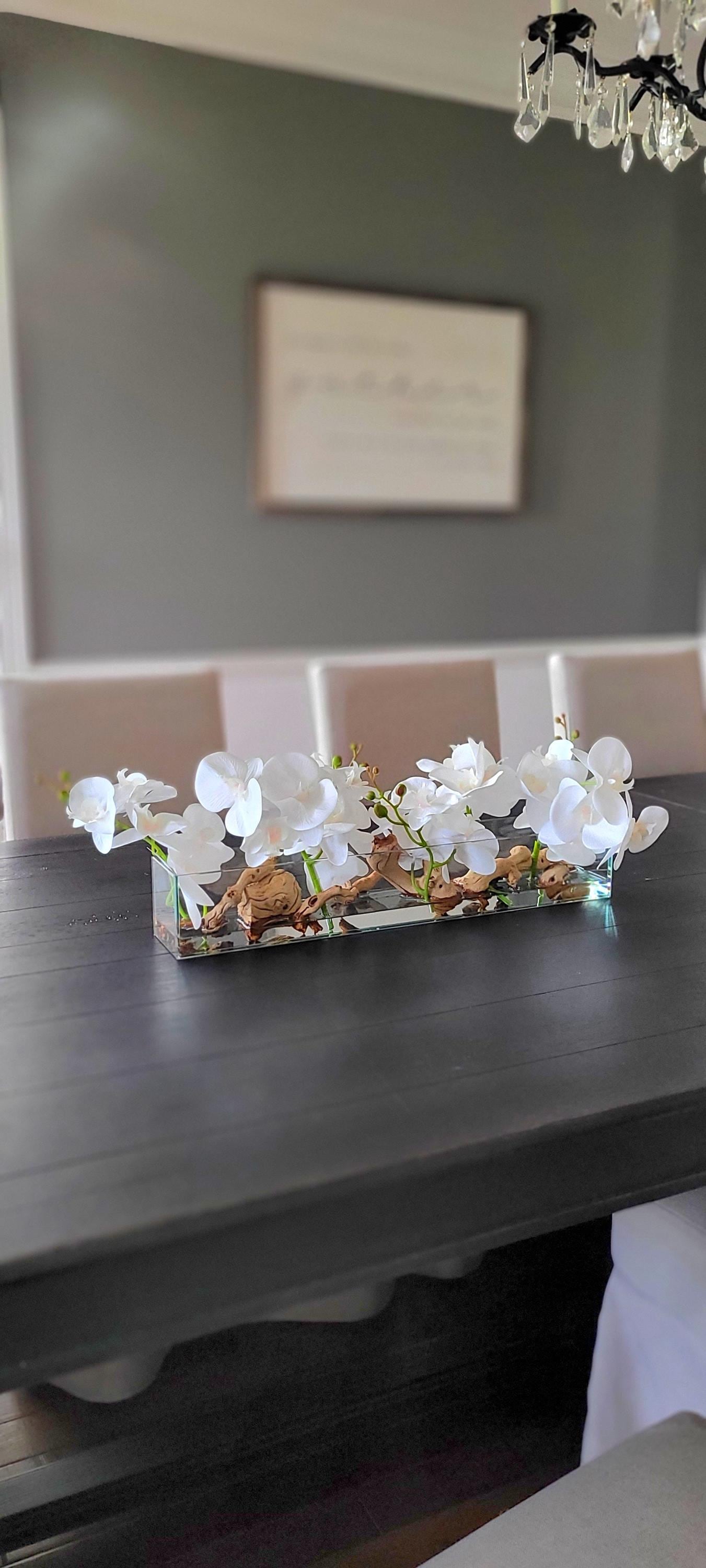 Orchid Centerpiece – Maintenancefree Silk Flowers in Elegant Glass Vase with Driftwood