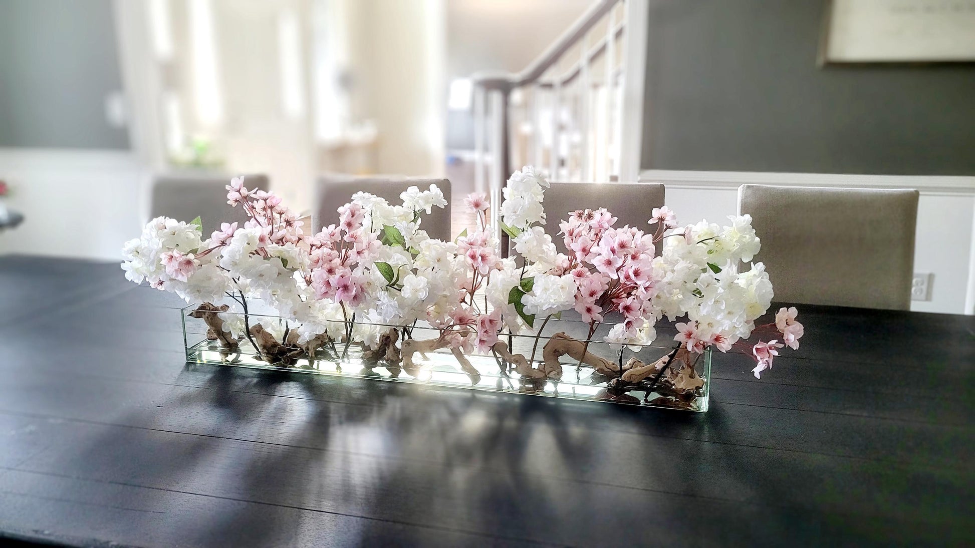 Faux Peony Arrangement Glass Vase Display Modern Table Centerpiece Elegant Floral Design Realistic Artificial Flowers Premium Home Decor Versatile Dining Table Accent Stylish Coffee Table Decoration Contemporary Living Space Enhancement