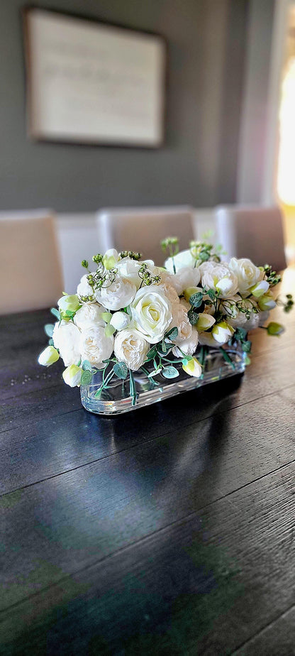 Artificial Rose Arrangement – Elegant Silk Peony Blooms in Modern Glass Vase