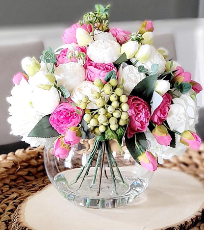 Pink Flower Vase Hot Pink Floral arrangement Pink And White Rose Arrangement Glass Vase Dining Table round glass arrangement modern floral