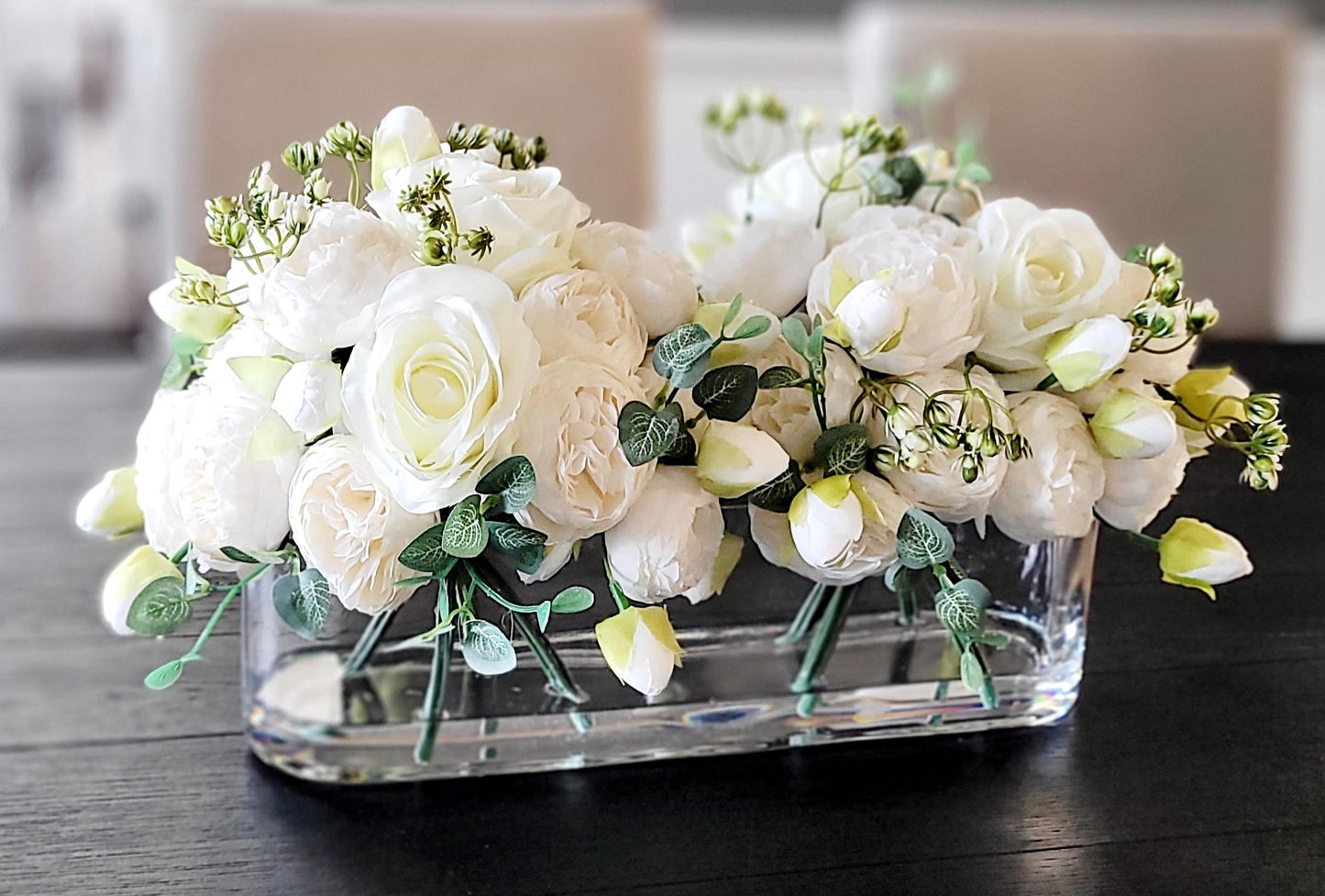 Artificial Rose Arrangement – Elegant Silk Peony Blooms in Modern Glass Vase