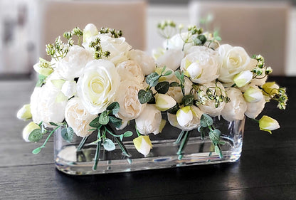 Artificial Rose Arrangement – Elegant Silk Peony Blooms in Modern Glass Vase
